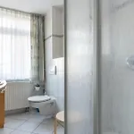 18 Eden Villa