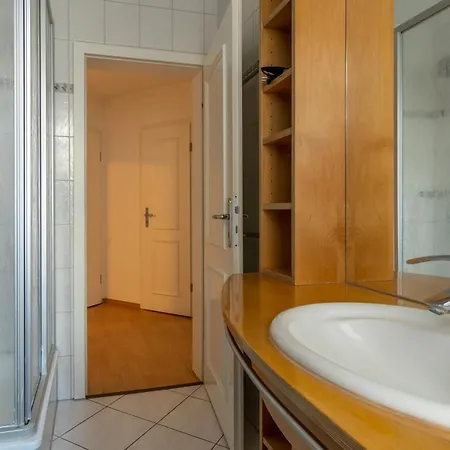 18 Eden Villa *